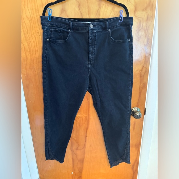 18P LOFT Black skinny leg Denim with frayed hem - Picture 1 of 5